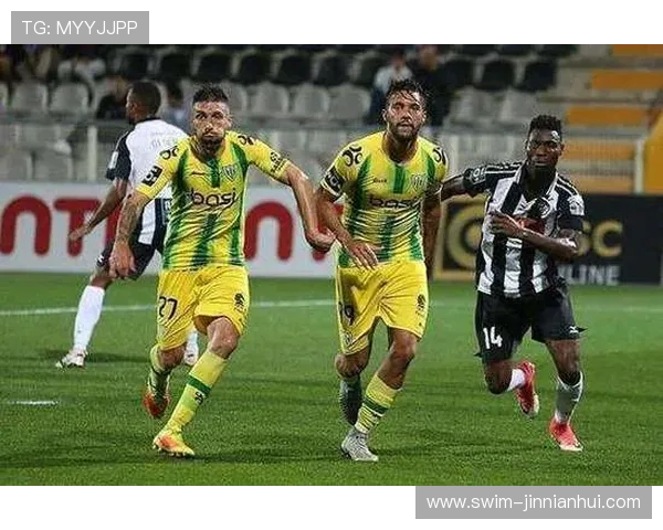 卡萨：从绿茵场到传奇人生的荣耀与挑战