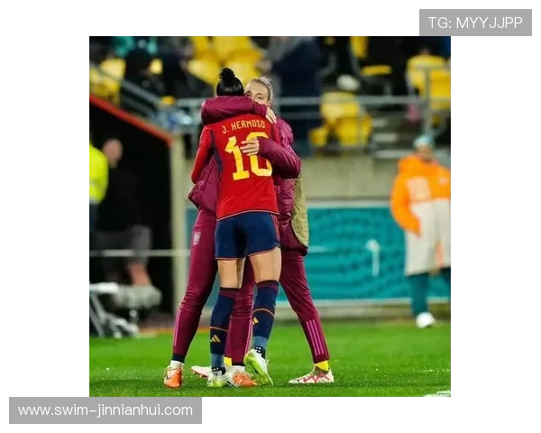 女足球星的女朋友是谁 揭秘她们的爱情故事与背后的支持者