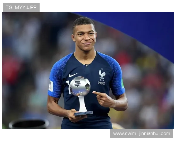 足球传奇之一号球员：从绿茵场到全球瞩目的超级巨星成长之路